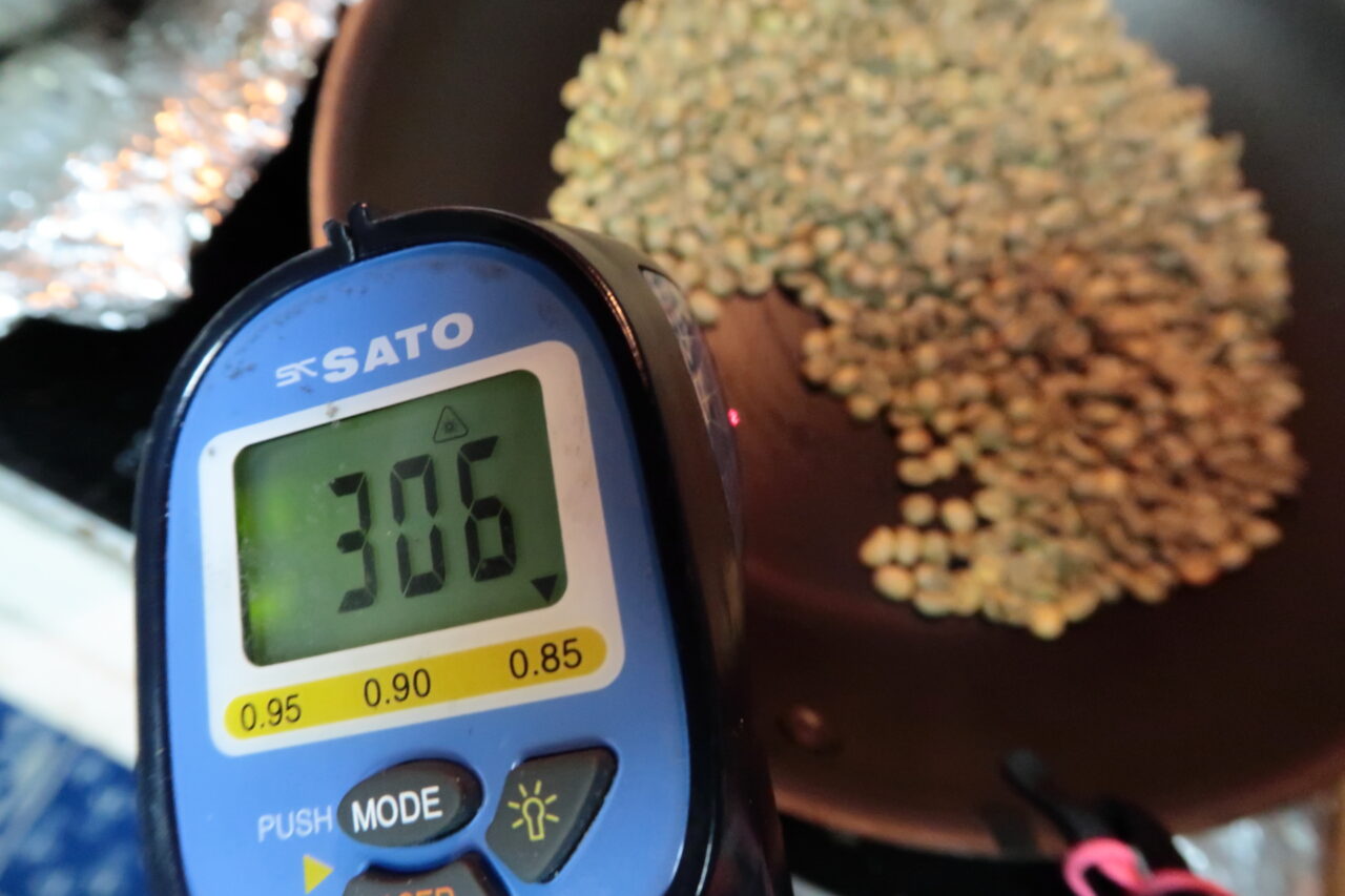 珈琲豆フライパン焙煎　表面温度306℃
